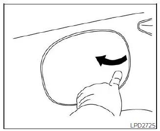 Nissan Pathfinder. Fuel-filler door