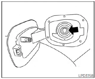 Nissan Pathfinder. Fuel-filler door