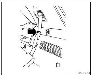 Nissan Pathfinder. Seat belts